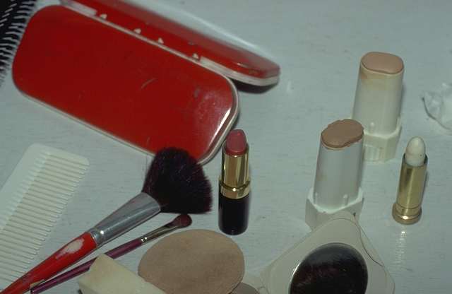 Estuche de maquillaje y pinturas